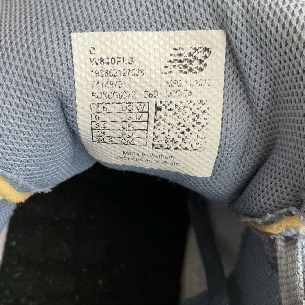 New Balance Blue and Pink Women's Sneakers - Picture 10 of 11